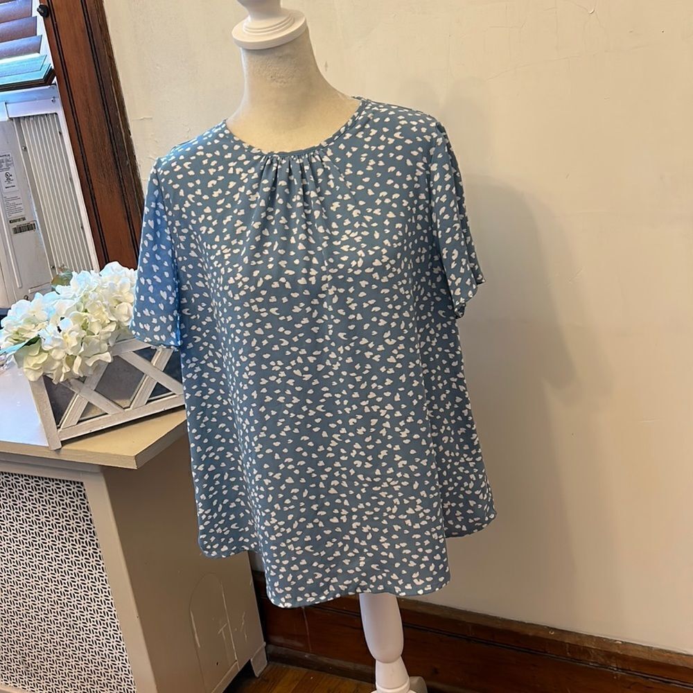 Lush blue white heart pattern shirt sleeve blouse Size M EUC